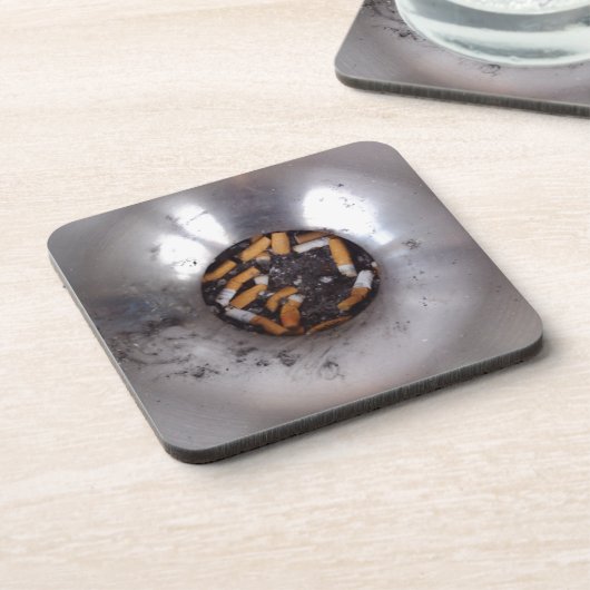 Sigarette Butts in Silver Smokers Ashtray, Funny Onderzetter (Linkerzijde)