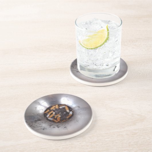Sigarette Butts in Silver Smokers Ashtray, Funny Zandsteen Onderzetter (Zijkant)