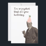 Sigmund Freud Funny Psychology Birthday Kaart<br><div class="desc">Sigmund Freud Funny Psyched Birthday Kaart. Sigmund Freud in een roze pet zegt: "Ik ben zo versteld dat het jouw verjaardag is." Een leuke en slimme kaart voor fans van Freud, Lacan, psychologie of psychoanalyse. Ideaal voor therapeuten, analisten, analisten of iedereen die van woordspel, puns en taal houdt. Zeg gelukkige...</div>
