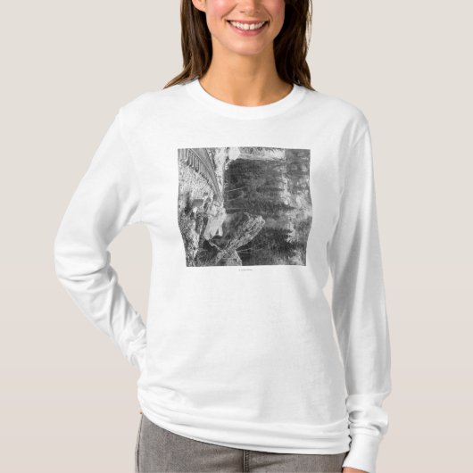Signal Rock Near Railroad Track T-shirt (Voorkant)