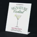 Signature Cocktail Green & Red Classy Reclamebord Met Voetstuk<br><div class="desc">Dit groene en rode themaontwerp bevatte enkele klassieke cocktails.</div>