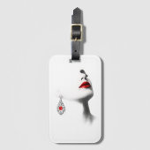 Silent Beauty – Monochrome Charcoal Art with Red Bagagelabel (Voorkant (verticaal))