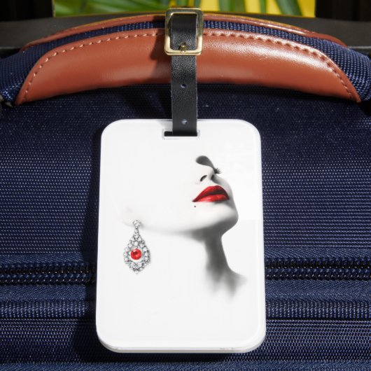 Silent Beauty – Monochrome Charcoal Art with Red Bagagelabel (Voorkant Insitu 2)