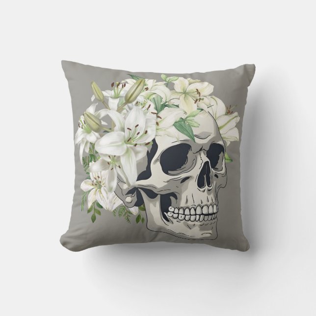 Silent Bloom: Schedel en witte lelies Kussen (Voorkant)