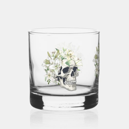 Silent Bloom: Schedel en witte lelies Whisky Glas (Voorkant)