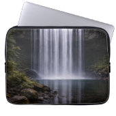 Silent Forest Waterfall – Calm Nature Landscape Laptop Sleeve (Voorkant)