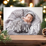 Silent Night Moderne kerstfoto Baby Feestdagenkaart<br><div class="desc">Silent Night Modern Kerstmis Baby Photo Holiday Kaart. Pas dit douaneontwerp met uw eigen foto,  tekst,  en kleuren aan.</div>