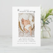 Silent Nights Newborn Kerstaankondiging Feestdagenkaart (Staand voorkant)