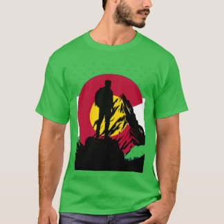 Silhouet van bergbeklimmer voor de vlag van Colora T-shirt