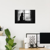 Silhouet van een kat bij het raam in het maanlicht poster (Thuiskantoor)