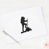 Silhouet van een wandelaar Hiking Up a Mountain Ovale Sticker (Envelop)