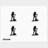 Silhouet van een wandelaar Hiking Up a Mountain Ovale Sticker (Vel)