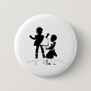 silhouet van meisje en jongen en modelboot ronde button 5,7 cm