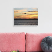 Silhouet van pelikaan vliegen over de rivier canvas afdruk (Insitu (Woonkamer))