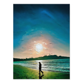 Silhouet van persoon die langs het strand loopt bi foto afdruk