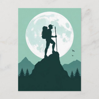 Silhouet van wandelaar op top met maan en bergen briefkaart