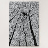 Silhouetraven in de winterbomen legpuzzel (Verticaal)