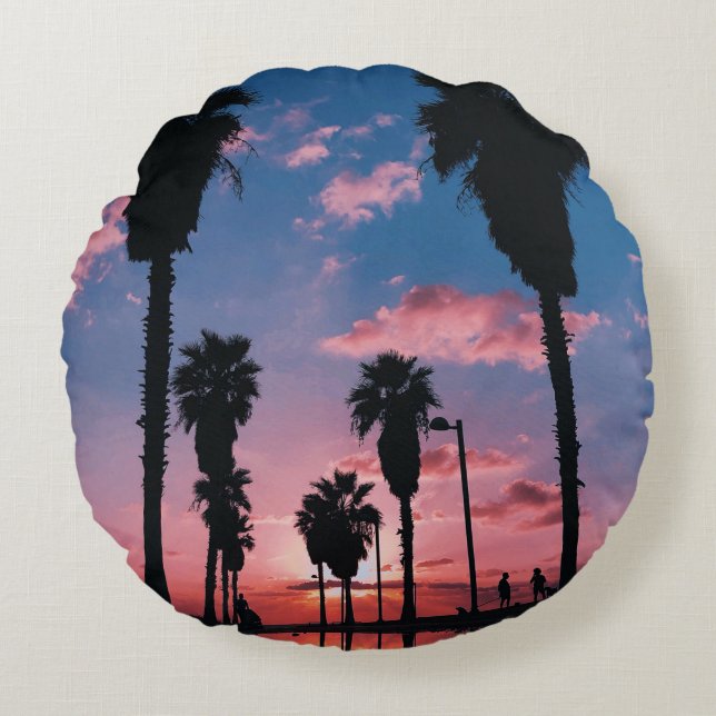Silhouette boom onder troebele hemel rond kussen (Voorkant)