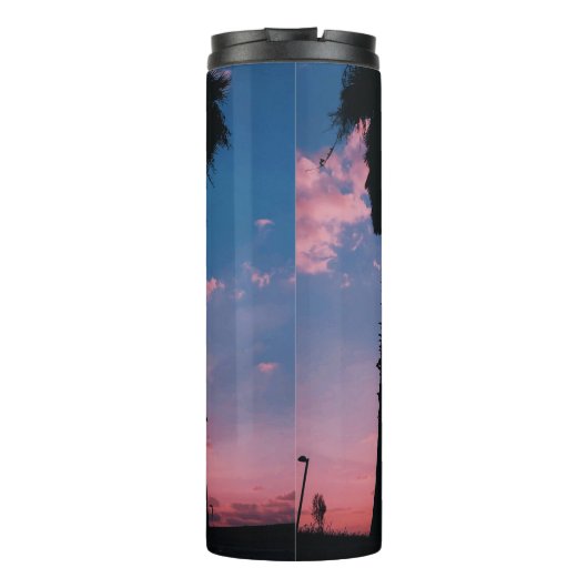 Silhouette boom onder troebele hemel thermosbeker (Achterkant)