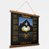 Silhouette hand die een hart vormt bij zonsonderga hangend wandkleed (Gebogen)