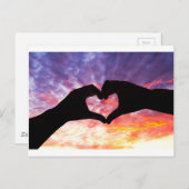 Silhouette hand in hartvorm en mooie hemel briefkaart (Voorkant / Achterkant)
