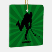 Silhouette Hockey met groene kerstversiering Keramisch Ornament (Rechts)