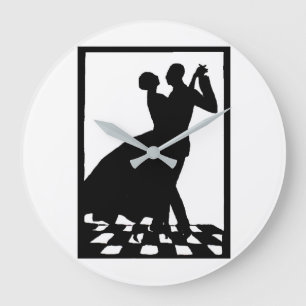 silhouette koppels dansen in het donker grote klok