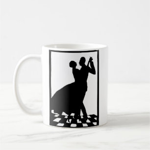 silhouette koppels dansen in het donker koffiemok