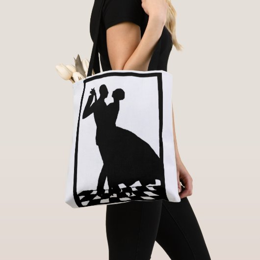 silhouette koppels dansen in het donker tote bag (Dichtbij)