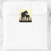 Silhouette Mare en Foal in Field Horse Vierkante Sticker (Tas)