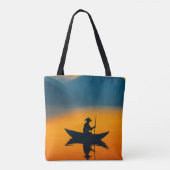 Silhouette of a Boatman at Sunset – Asian Minimali Tote Bag (Achterkant)