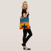 Silhouette of a Boatman at Sunset – Asian Minimali Tote Bag (Op model)