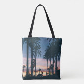 Silhouette of houses beside palm trees and pathway tote bag (Achterkant)