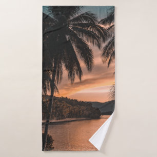 Silhouette palmboom tijdens het gouden uur badhanddoek
