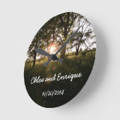 Silhouette Trees en Sunlight Personalized Weddin Ronde Klok (Hoek)