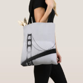 SILHOUETTE VAN BRIDGE, ONDER DE DRIE VAN MIST TOTE BAG (Dichtbij)