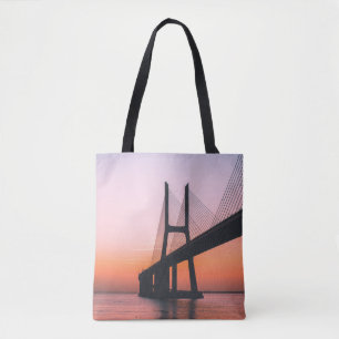 SILHOUETTE VAN BRIDGE ONDER DUIDELIJKE SKY TOTE BAG