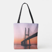 SILHOUETTE VAN BRIDGE ONDER DUIDELIJKE SKY TOTE BAG (Achterkant)