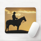 Silhouette van cowboy op horseback bij zonsonderga muismat (Met muis)