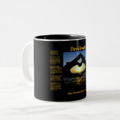 Silhouette van de handen die een hart in geel make tweekleurige koffiemok (Voorkant links)