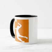 Silhouette van een man dat volleybal speelt mok (Voorkant links)
