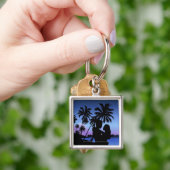 Silhouette van een paar dat op het strand omarmt sleutelhanger (Hand)