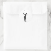 Silhouette van een vrouw die golf speelt ronde sticker (Tas)