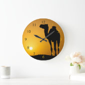 Silhouette van een wilde kameel bij zonsondergang grote klok (Huis)