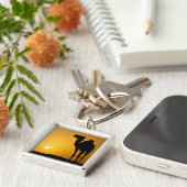 Silhouette van een wilde kameel bij zonsondergang sleutelhanger (Zijkant)