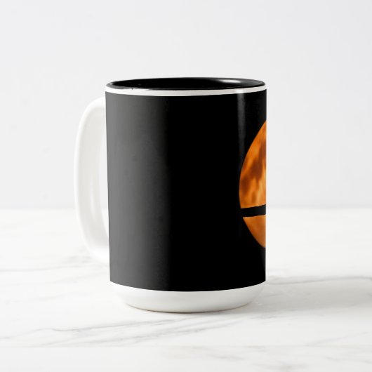 Silhouette van een zwarte kat in een boom tweekleurige koffiemok (Voorkant links)