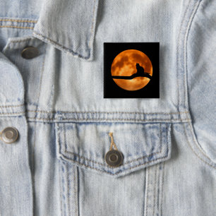 Silhouette van een zwarte kat in een boom vierkante button 5,1 cm