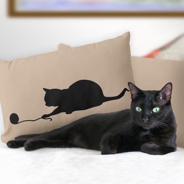 Silhouette van kat bij Play Lumbar Pillow Kussen (Creator heeft geüpload)