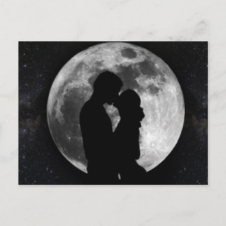 Silhouette van liefhebbers op volle maan 's nachts briefkaart