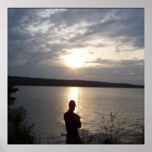 Silhouette van man die op zonsondergang vist poster